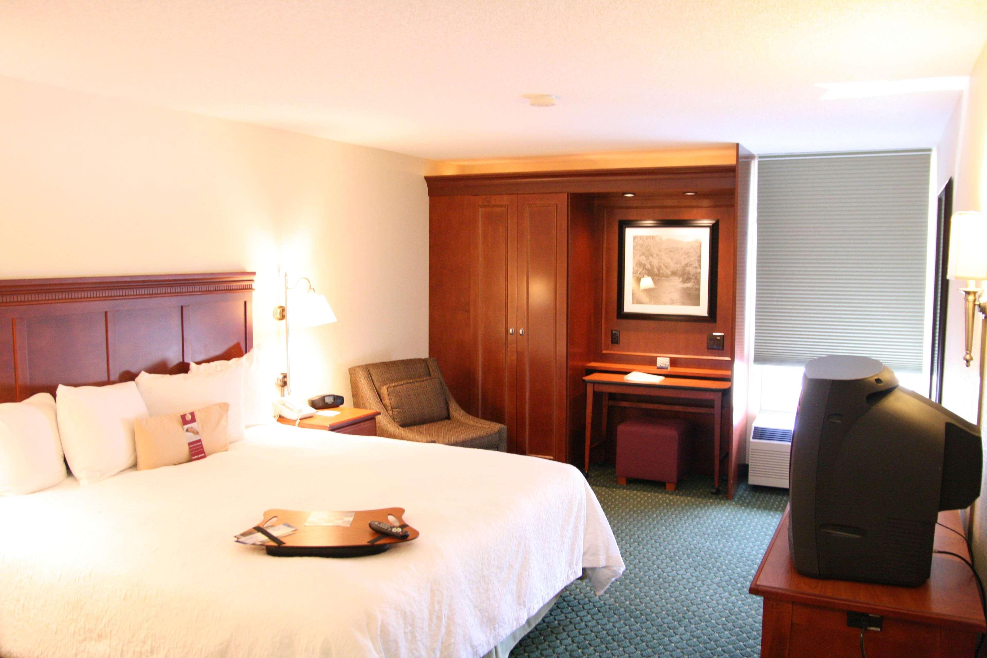 Hampton Inn Charleston Downtown Room photo