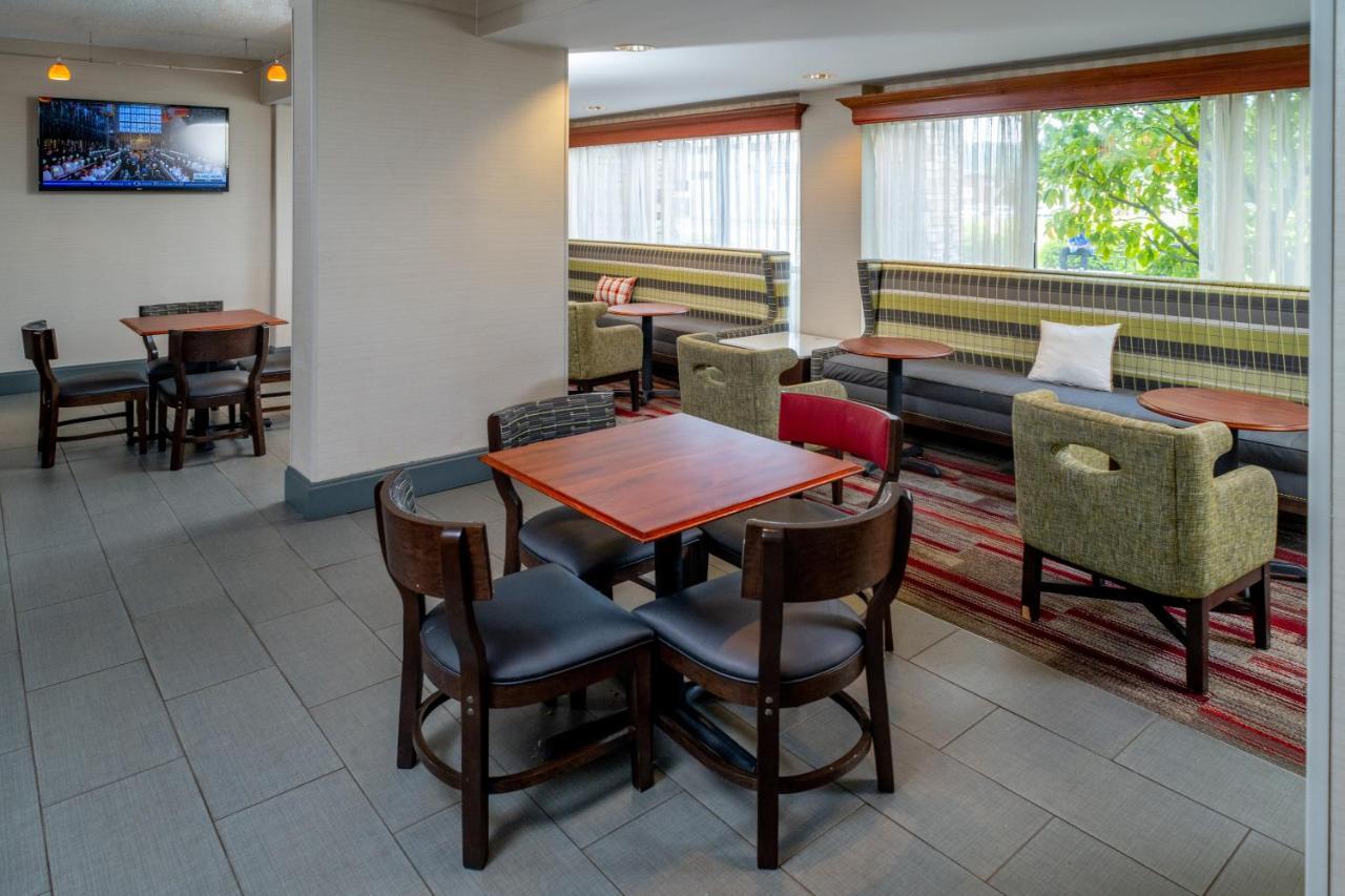 Hampton Inn Charleston Downtown Exterior photo