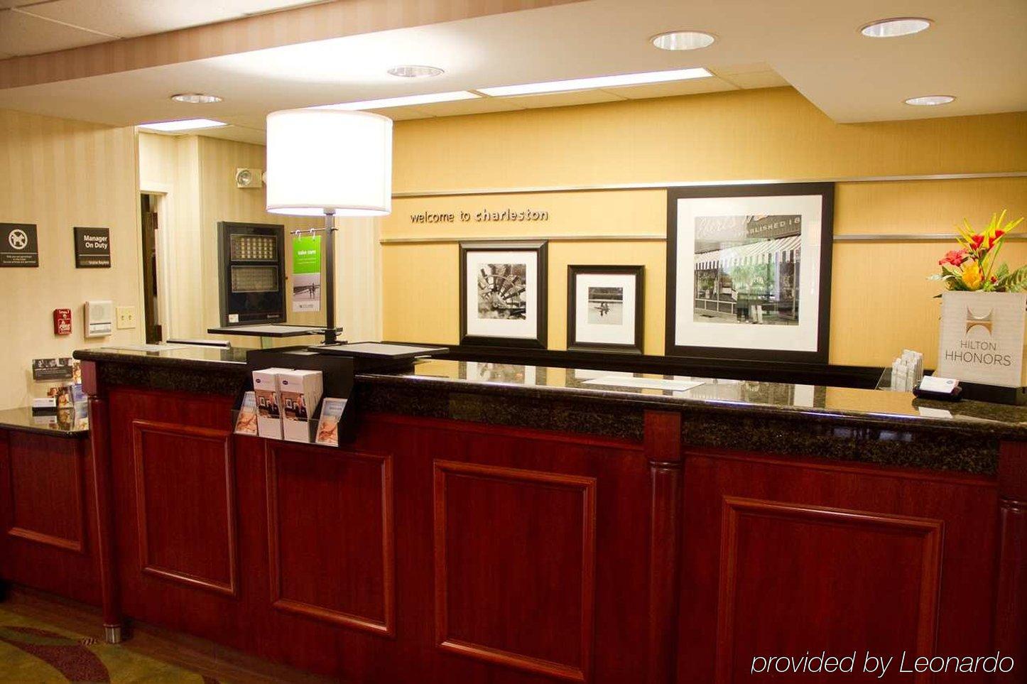 Hampton Inn Charleston Downtown Exterior photo