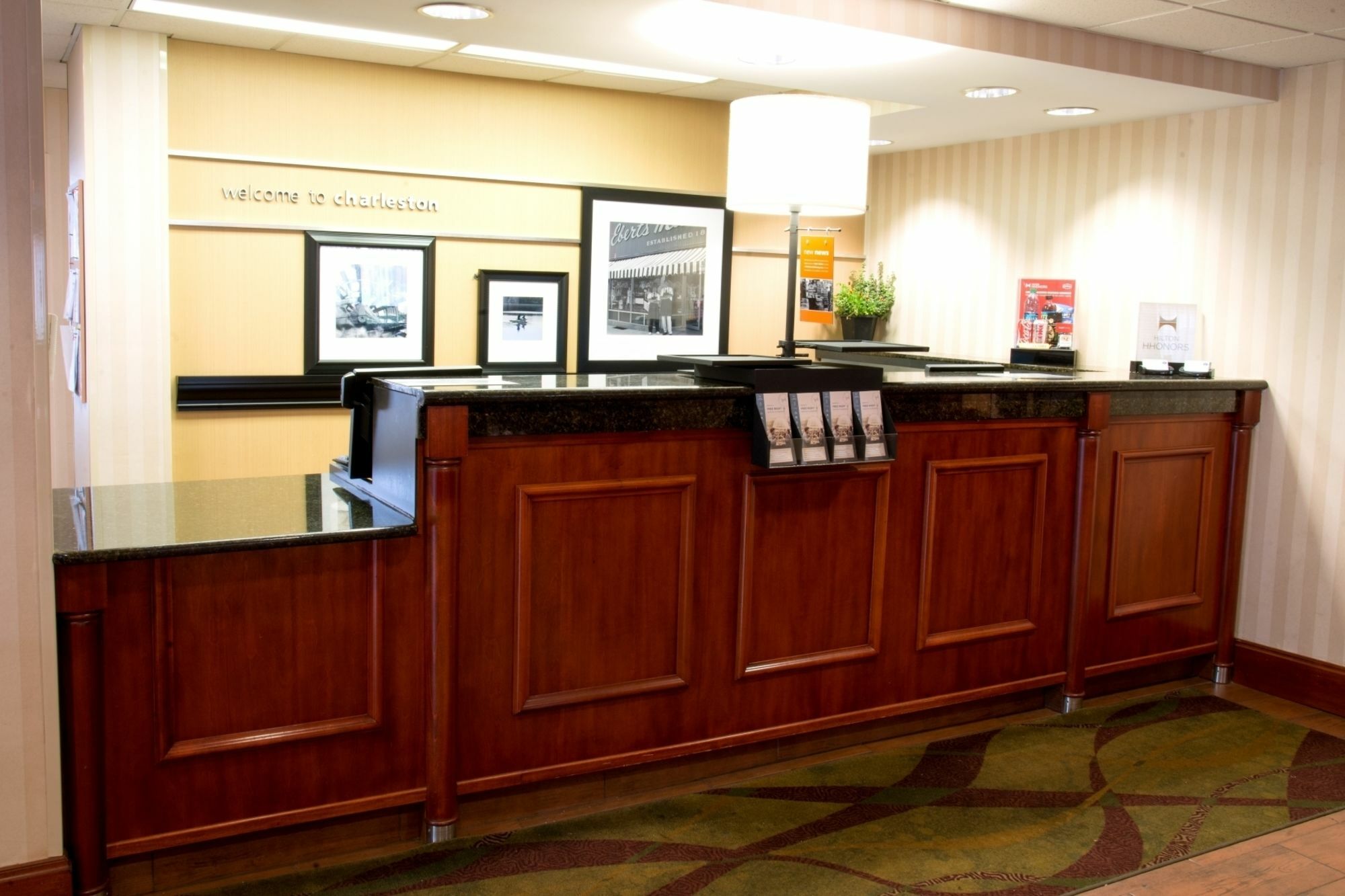 Hampton Inn Charleston Downtown Exterior photo